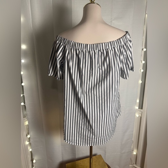 Vince Camuto White and Blue Off-Shoulder Blouse with Flutter Sleeves - Picture 2 of 8